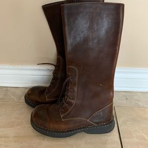 Born boots zipper side